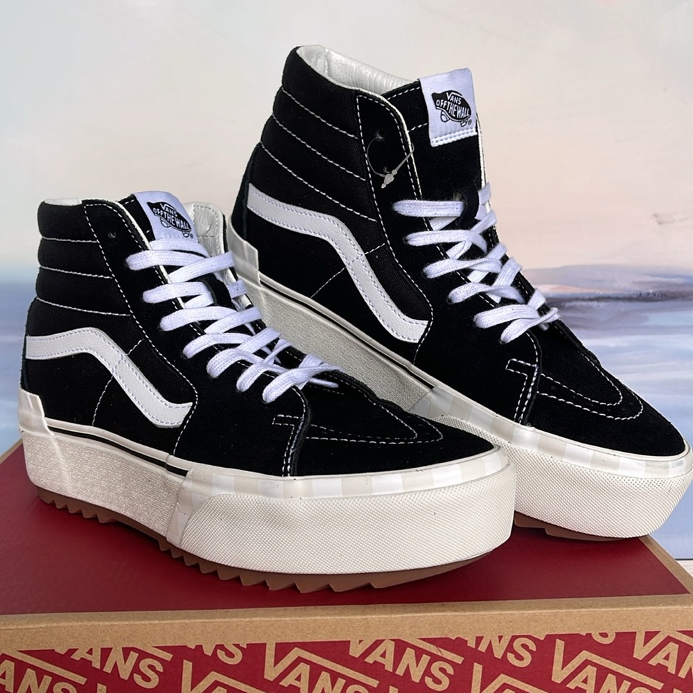 Vans Men’s Sk8-Hi Stacked (Suede/Canvas) Black/Blan
VN0A4BTW5ZN
Platforms - Picture 6 of 16